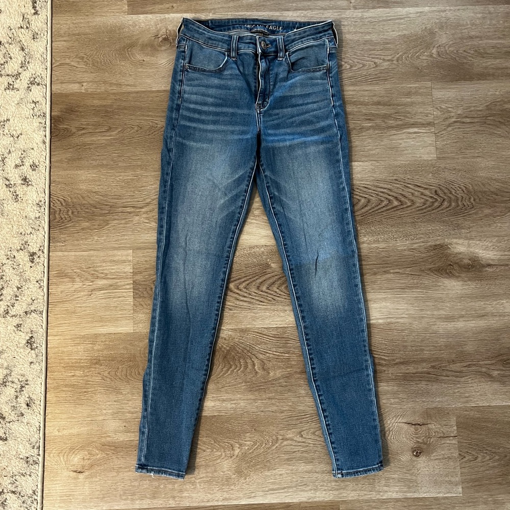 LN American Eagle Medium Wash Jeans